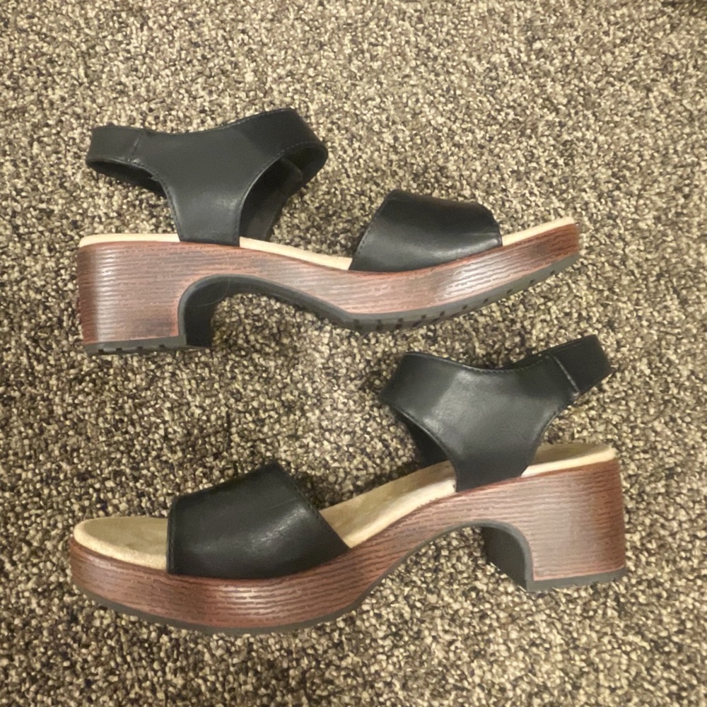 Easy Street Black Chunky Heel Sandals